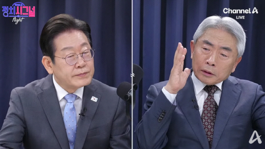 지난 3월12일 밤 채널A 유튜브로 방영된 '라디오쇼 정치시그널 나이트'에 이재명(왼쪽부터) 더불어민주당 대표와 정규재 전 한국경제신문 주필이 출연해 대담을 하고 있다.<유튜브 '채널A News' 영상 갈무리>